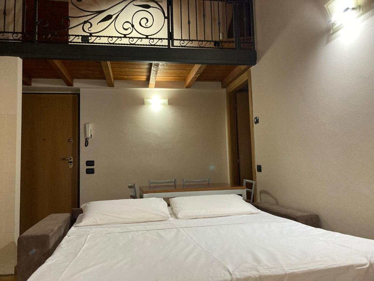 Downtown Room Bergamo Exteriör bild